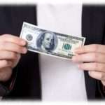 【実験】レストランで200ドル（2万円）のチップを渡したらどうなるか実験してみたｗｗｗ