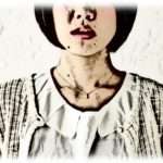 【オカルト】駅で元同級生に会った。声をかけ彼氏を紹介したが彼女は彼氏の斜め後ろを見ていて…。元同級生「あのね、私が今日ここに来たのは…」