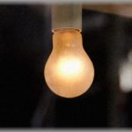 【二段階修羅場】新婚だったころ、夫が出張中で留守にしているときに電灯がチカチカして切れかかってた。取り替えようと思いついたその時すでに、私は人生の岐路に立っていたとは…この時の私には想像もしなかったことである。