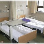 【修羅場】彼氏とのデートの帰り道事故に遭いとっさに彼を突き飛ばした。気付いたら半月くらい経っていて、私の右足ひざ下が無くなっていた。彼氏に会うと感謝と謝罪をされてプロポーズしてくれたが…