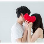【友やめ】高校時代からの友人は付き合って無くても行為OKで、男は獲物と考えているようなタイプ。そんな友人と私が結婚し、お互いの夫を紹介した結果…。
